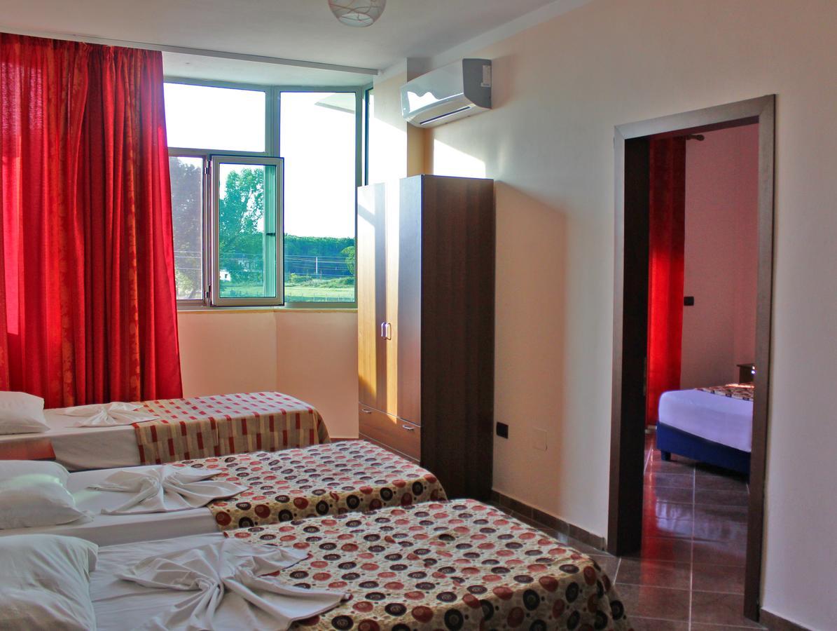 Risus Hotel Golem  Exterior photo